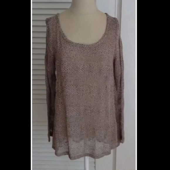 Le‎ Lis Chiffon Shirttail Sweater Semi Sheer back Size Medium NWOT​​​ - Picture 3 of 3
